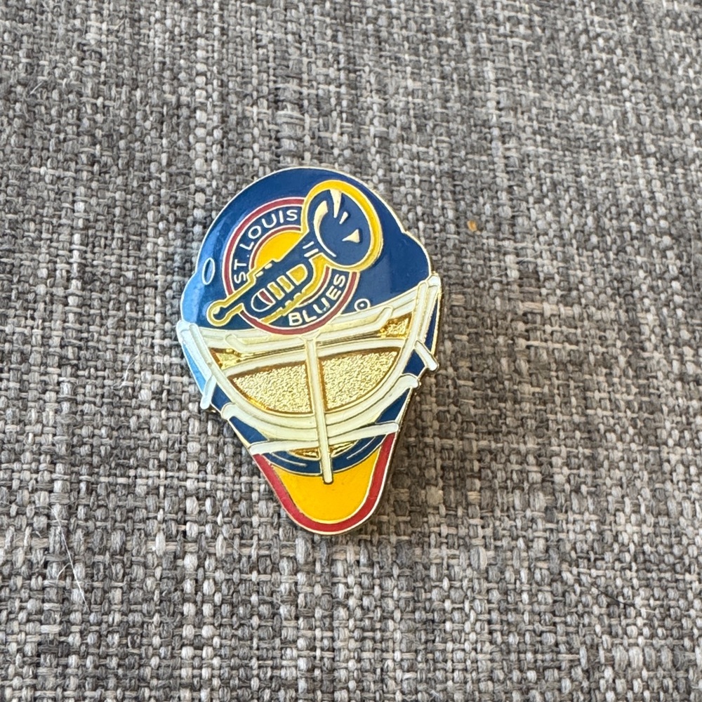 NHL St Louis Blues Goalie Mask Pin